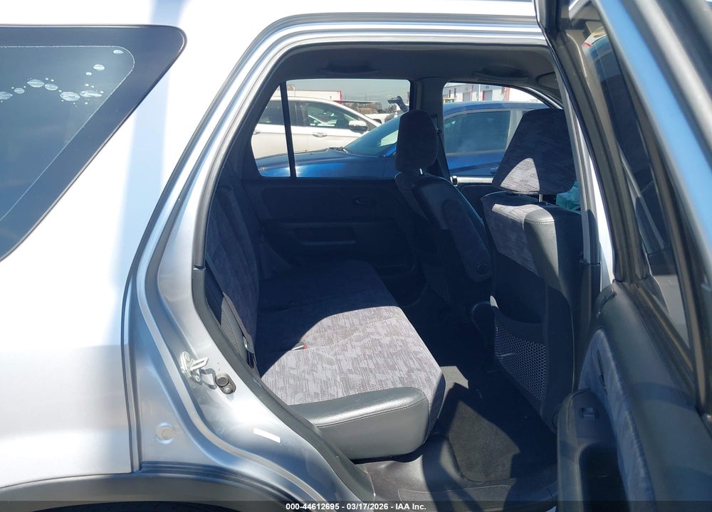 2004 HONDA CR-V LX VIN: JHLRD68404C011643