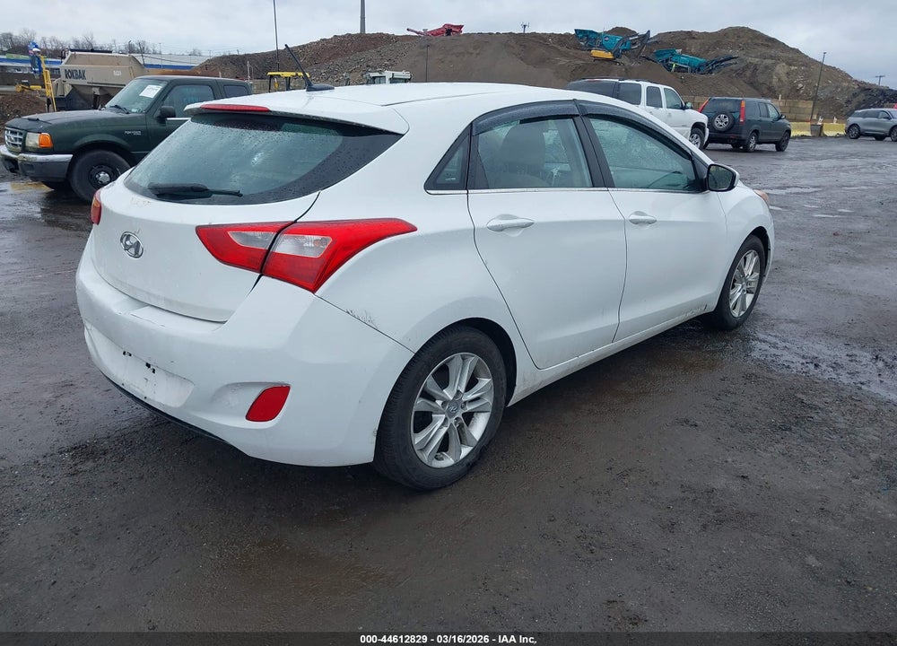 2014 HYUNDAI ELANTRA GT VIN: KMHD35LH2EU214815