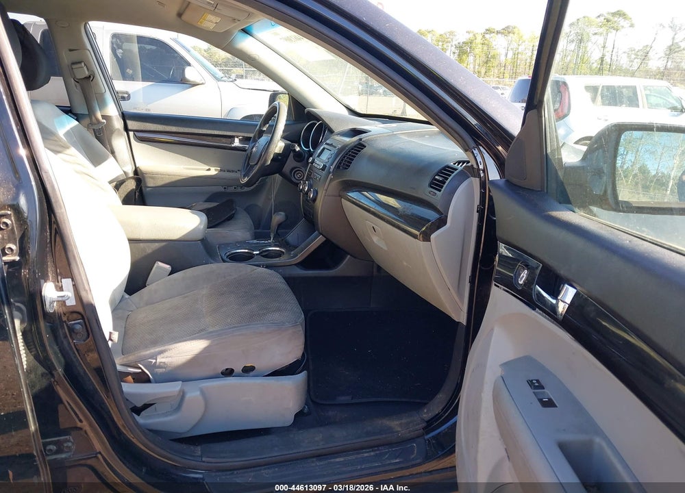2012 KIA SORENTO LX V6 VIN: 5XYKT3A26CG227323