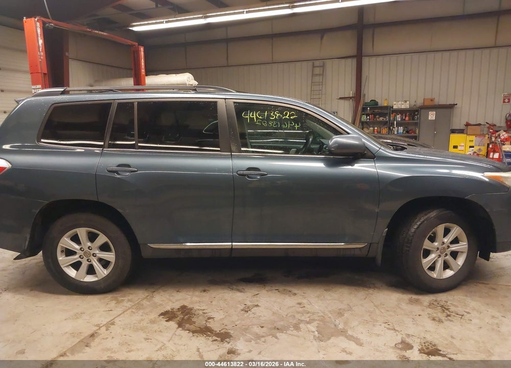 2013 TOYOTA HIGHLANDER BASE PLUS V6 VIN: 5TDBK3EH0DS205842