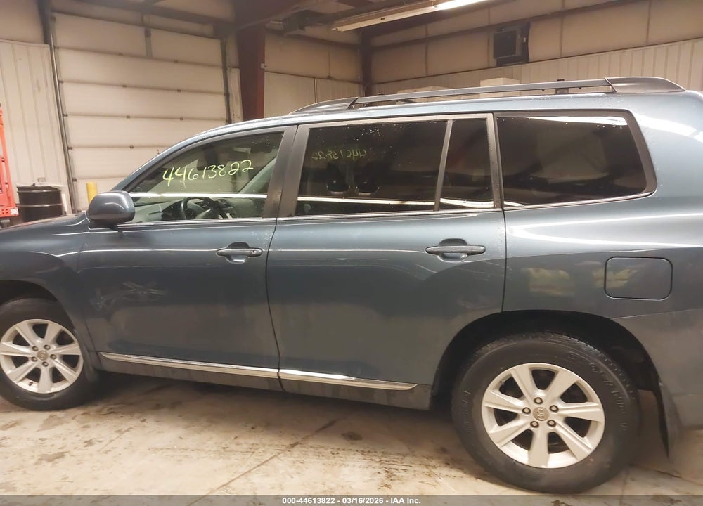 2013 TOYOTA HIGHLANDER BASE PLUS V6 VIN: 5TDBK3EH0DS205842