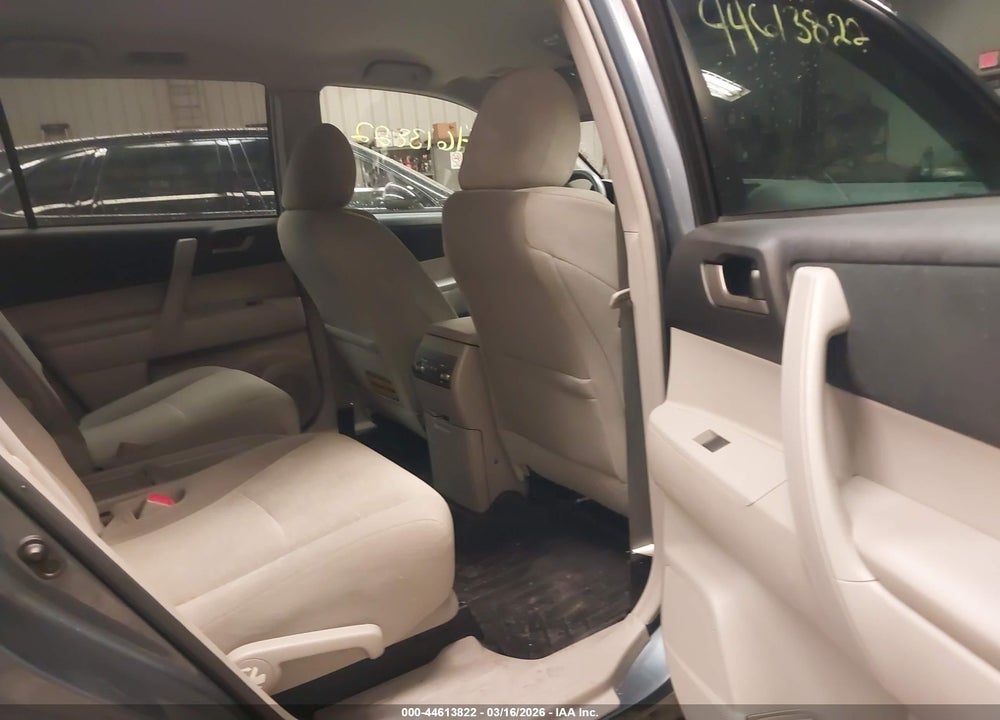 2013 TOYOTA HIGHLANDER BASE PLUS V6 VIN: 5TDBK3EH0DS205842