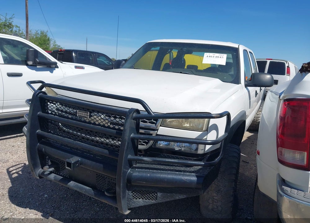 2005 CHEVROLET SILVERADO 2500HD WORK TRUCK VIN: 1GCHK23275F928043