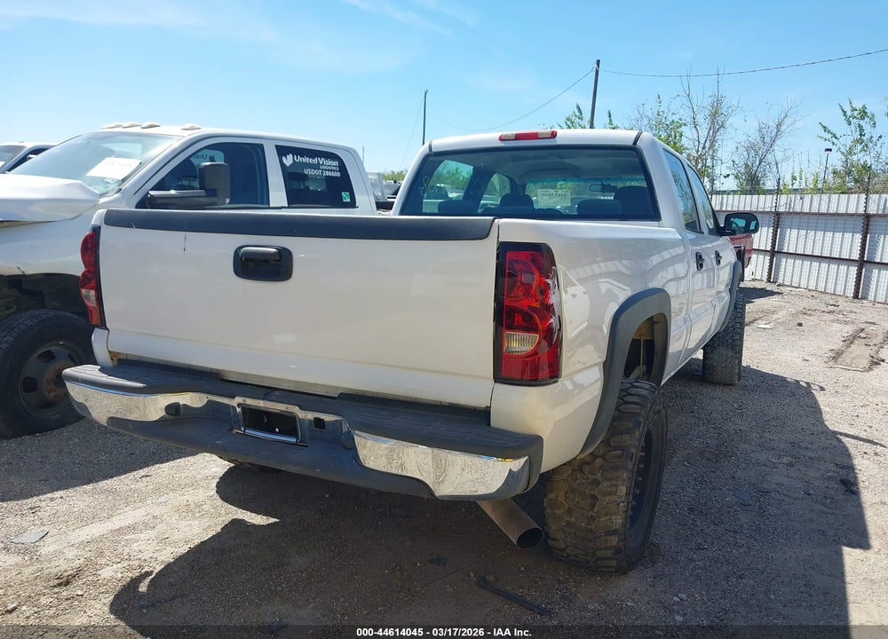 2005 CHEVROLET SILVERADO 2500HD WORK TRUCK VIN: 1GCHK23275F928043