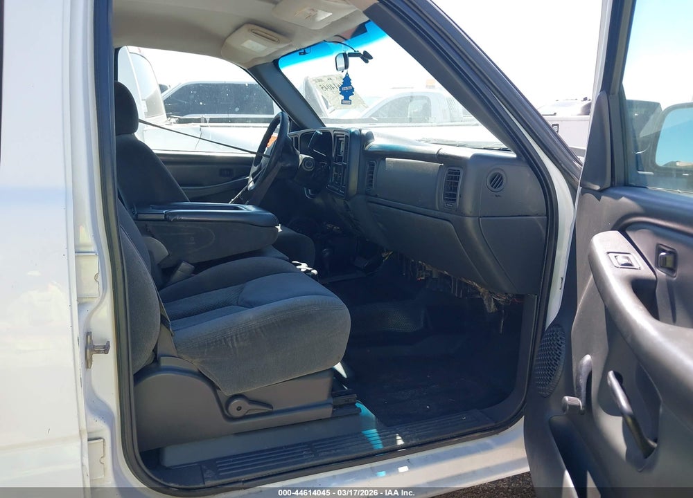 2005 CHEVROLET SILVERADO 2500HD WORK TRUCK VIN: 1GCHK23275F928043