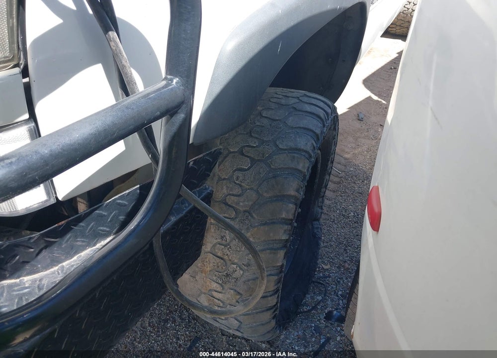 2005 CHEVROLET SILVERADO 2500HD WORK TRUCK VIN: 1GCHK23275F928043
