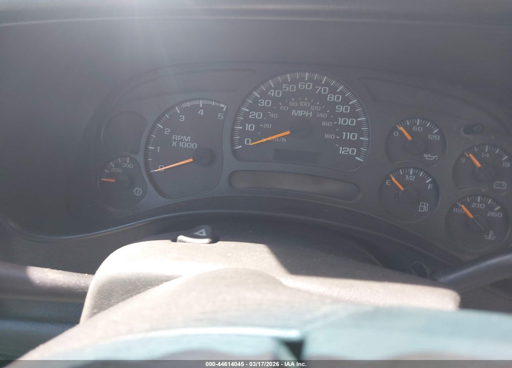 2005 CHEVROLET SILVERADO 2500HD WORK TRUCK VIN: 1GCHK23275F928043