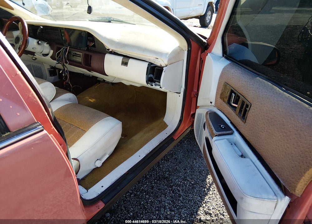 1993 CHEVROLET CAPRICE CLASSIC VIN: 1G1BL53E9PR131396