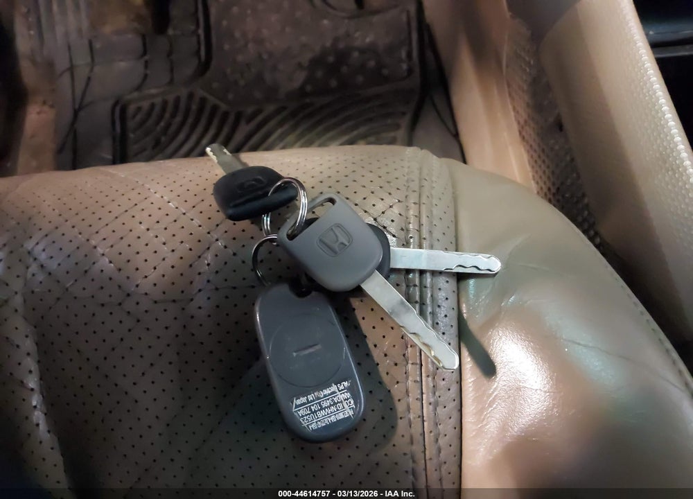 2004 HONDA PILOT EX-L VIN: 2HKYF18514H530140