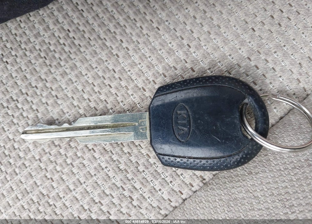 2008 KIA SPORTAGE LX VIN: KNDJF724287522319