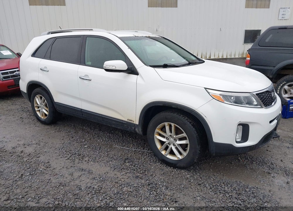 2015 KIA SORENTO LX VIN: 5XYKTDA66FG652103