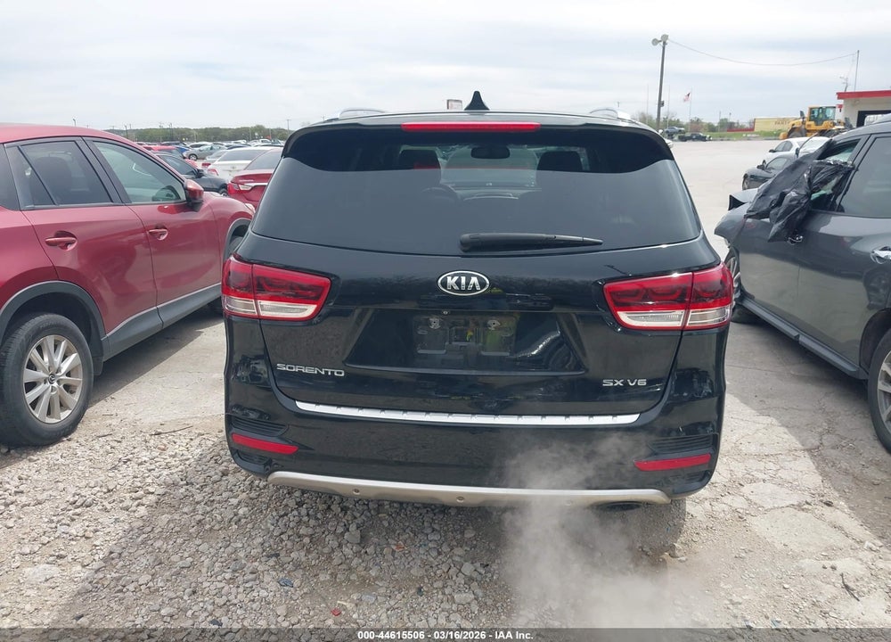 2016 KIA SORENTO 3.3L SX VIN: 5XYPK4A50GG090572
