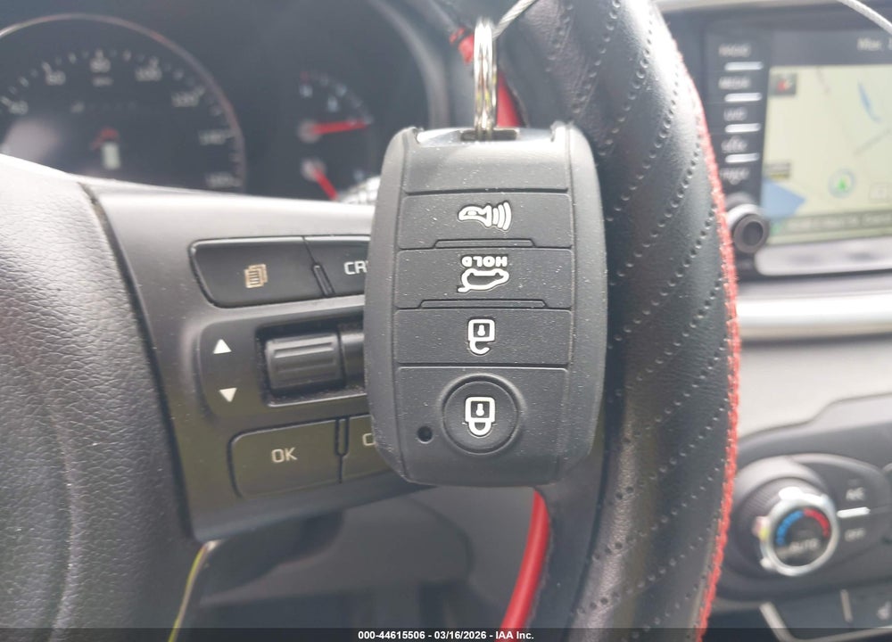 2016 KIA SORENTO 3.3L SX VIN: 5XYPK4A50GG090572