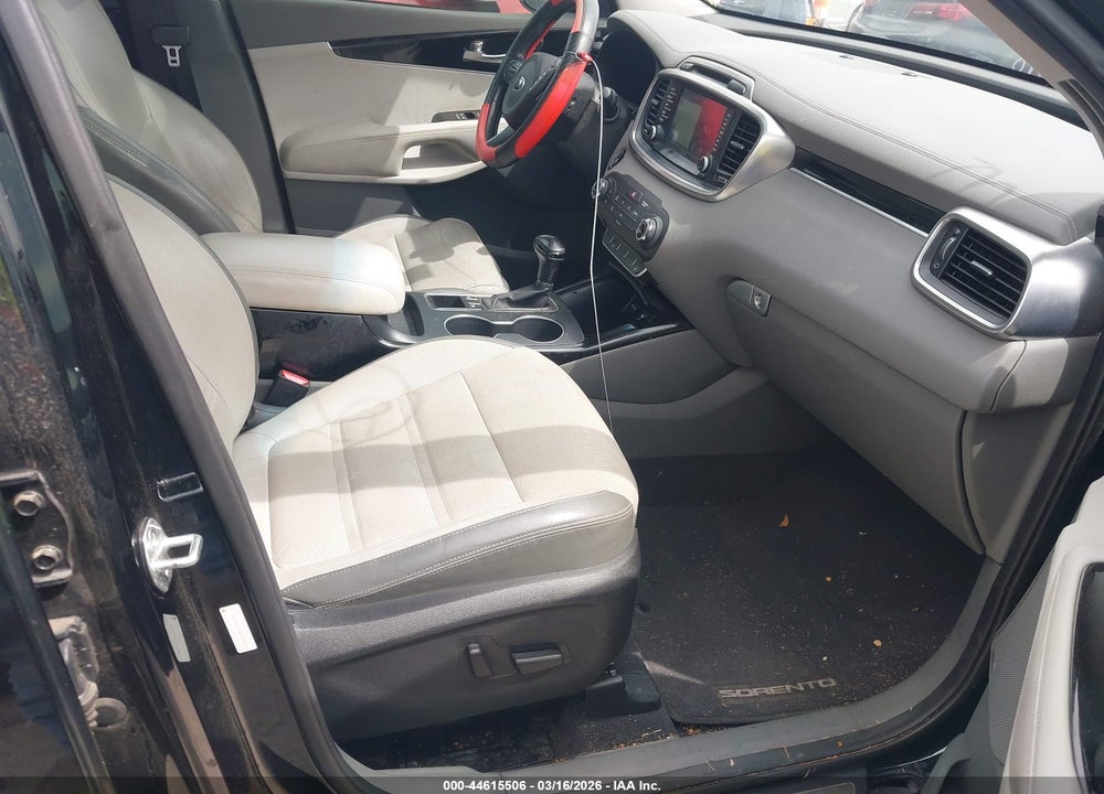 2016 KIA SORENTO 3.3L SX VIN: 5XYPK4A50GG090572