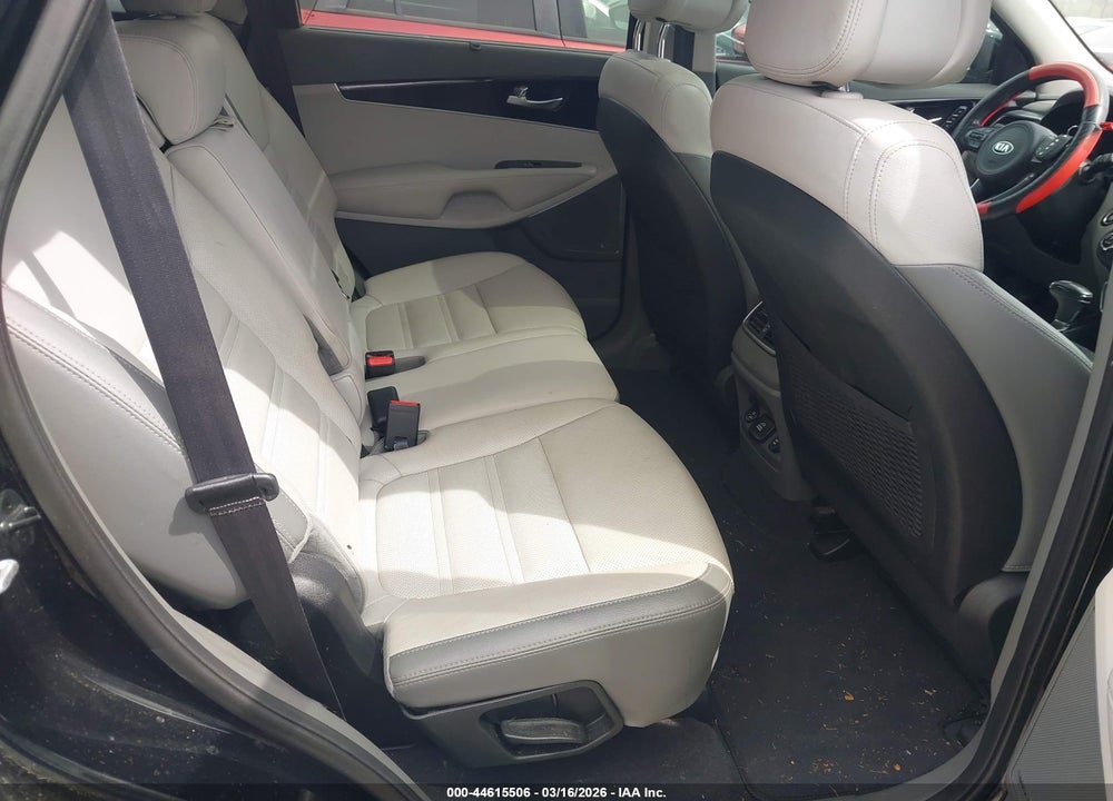 2016 KIA SORENTO 3.3L SX VIN: 5XYPK4A50GG090572
