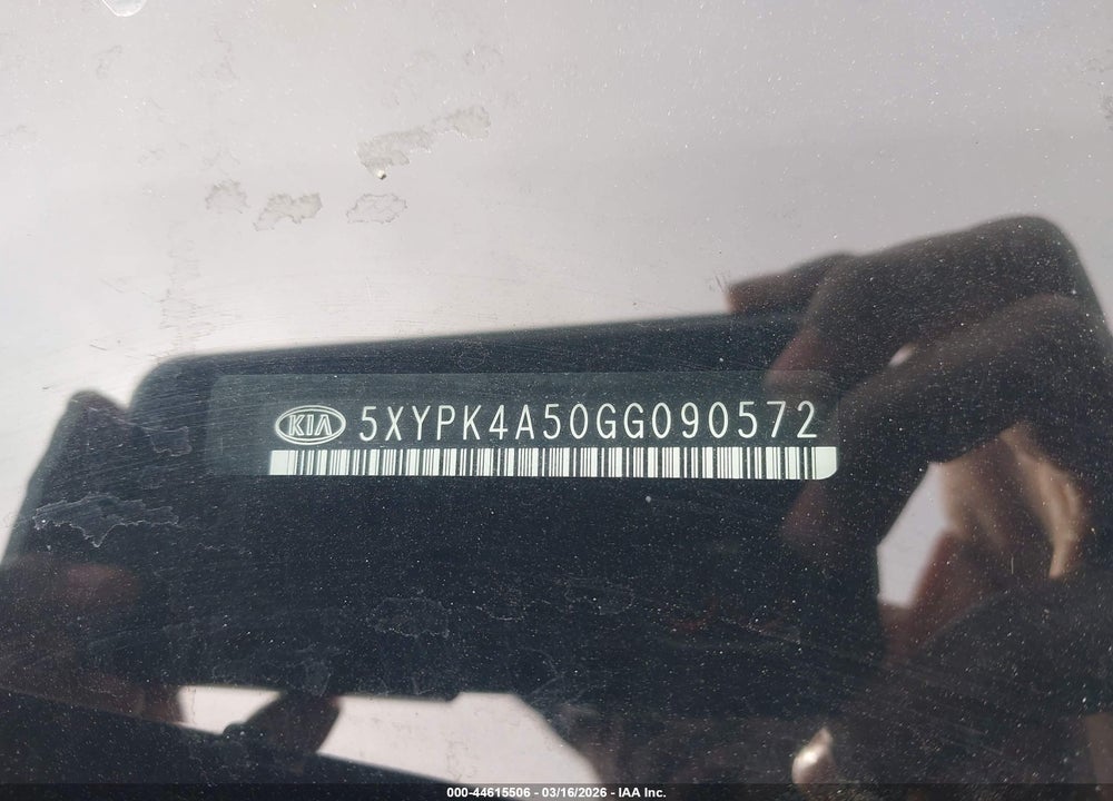2016 KIA SORENTO 3.3L SX VIN: 5XYPK4A50GG090572