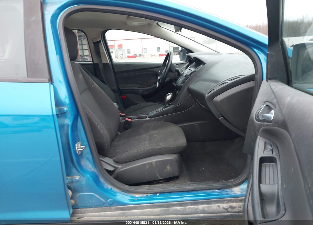2015 FORD FOCUS SE VIN: 1FADP3K21FL322964