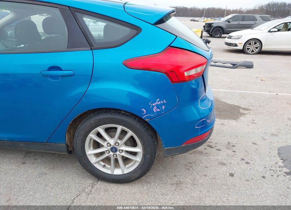 2015 FORD FOCUS SE VIN: 1FADP3K21FL322964