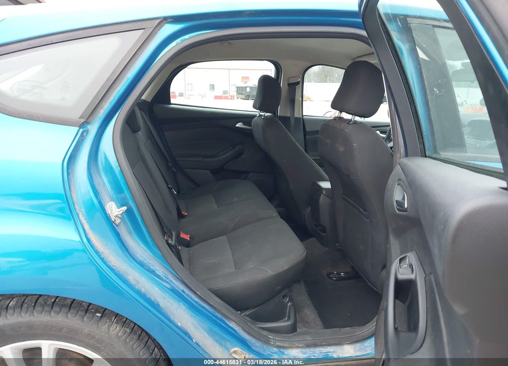 2015 FORD FOCUS SE VIN: 1FADP3K21FL322964