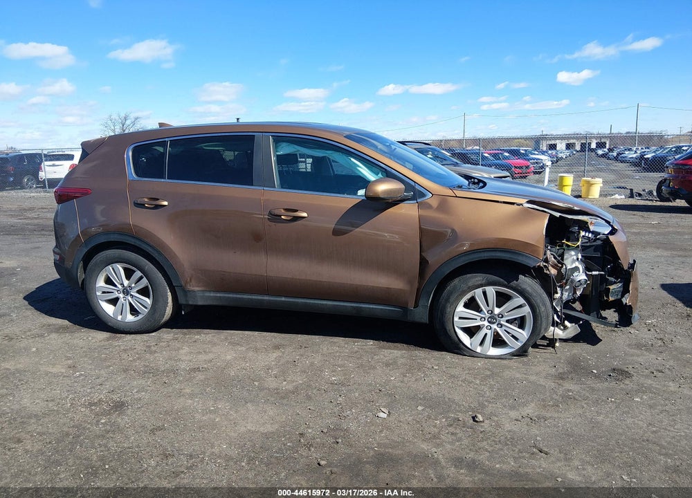 2018 KIA SPORTAGE LX VIN: KNDPM3AC7J7447494