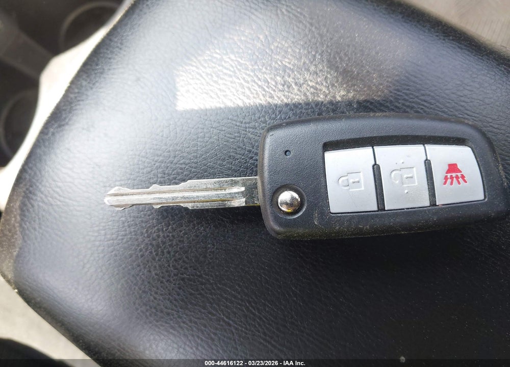 2015 NISSAN ROGUE S VIN: 5N1AT2ML7FC823541