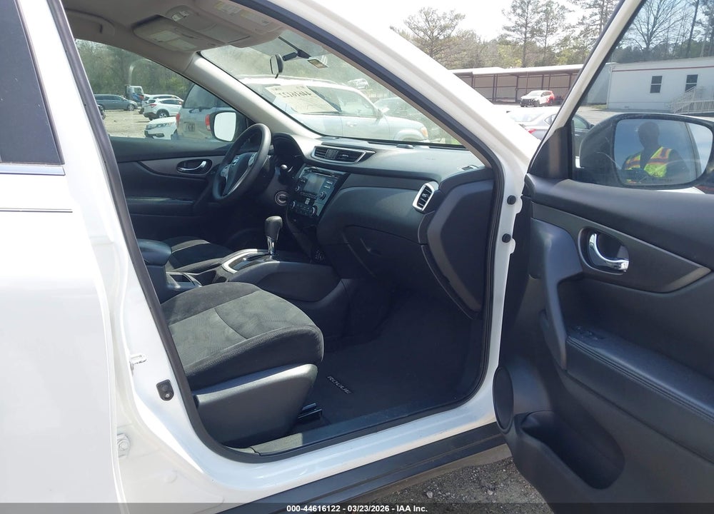 2015 NISSAN ROGUE S VIN: 5N1AT2ML7FC823541