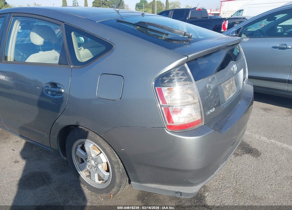 2005 TOYOTA PRIUS VIN: JTDKB20U050133057