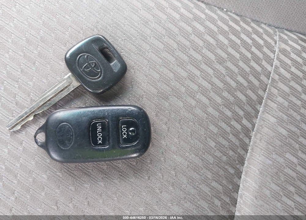 2005 TOYOTA HIGHLANDER VIN: JTEGD21A950130626