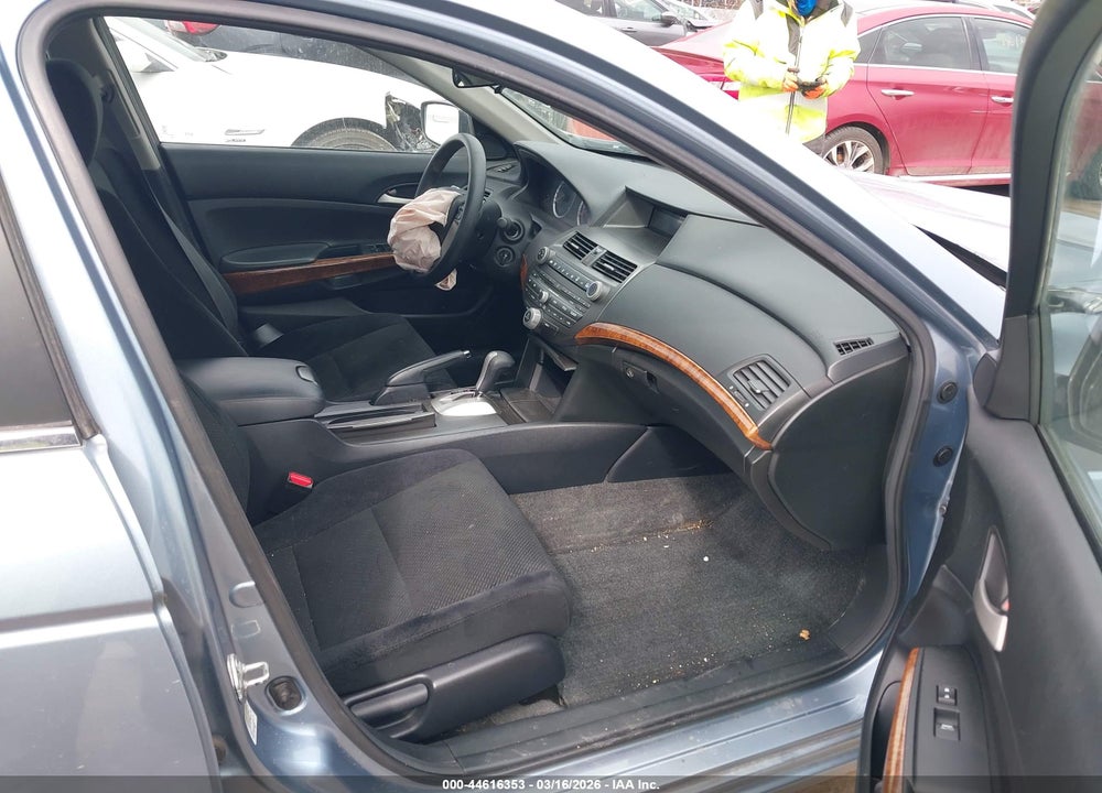 2012 HONDA ACCORD 2.4 EX VIN: 1HGCP2F77CA090403