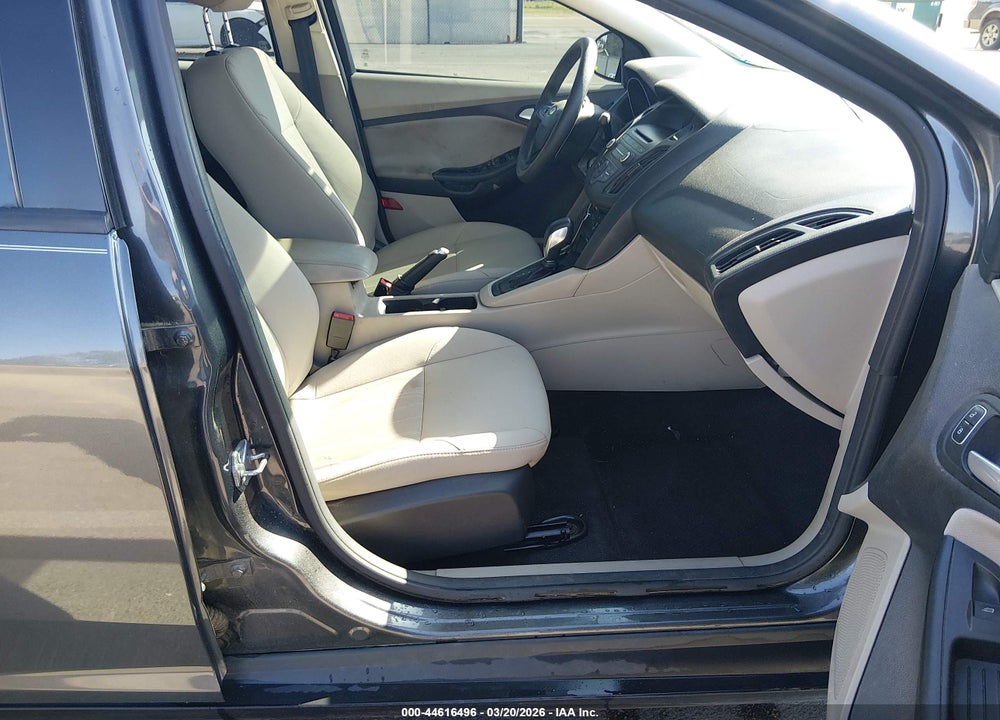 2017 FORD FOCUS SE VIN: 1FADP3F26HL306210