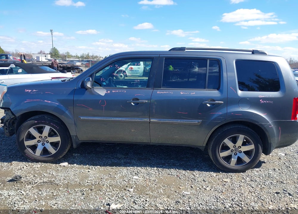 2012 HONDA PILOT TOURING VIN: 5FNYF4H92CB033227