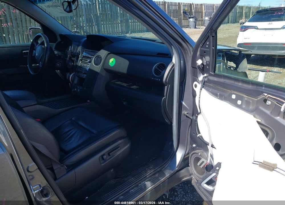 2012 HONDA PILOT TOURING VIN: 5FNYF4H92CB033227