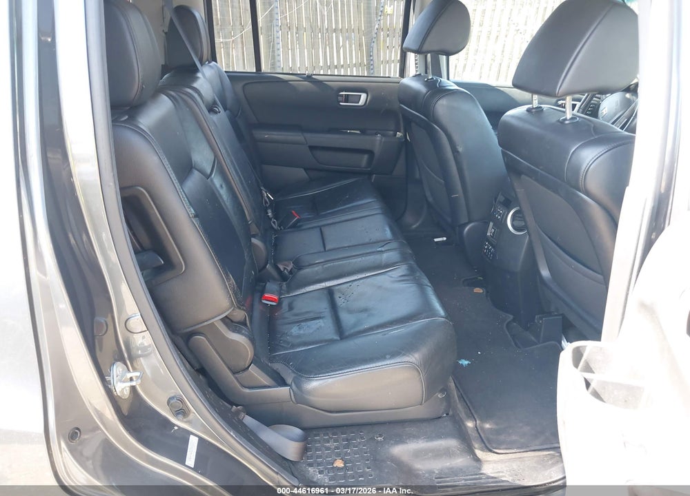 2012 HONDA PILOT TOURING VIN: 5FNYF4H92CB033227