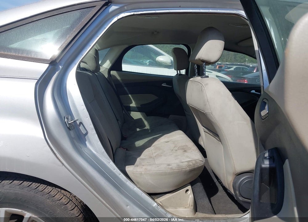2015 FORD FOCUS SE VIN: 1FADP3F28FL252468