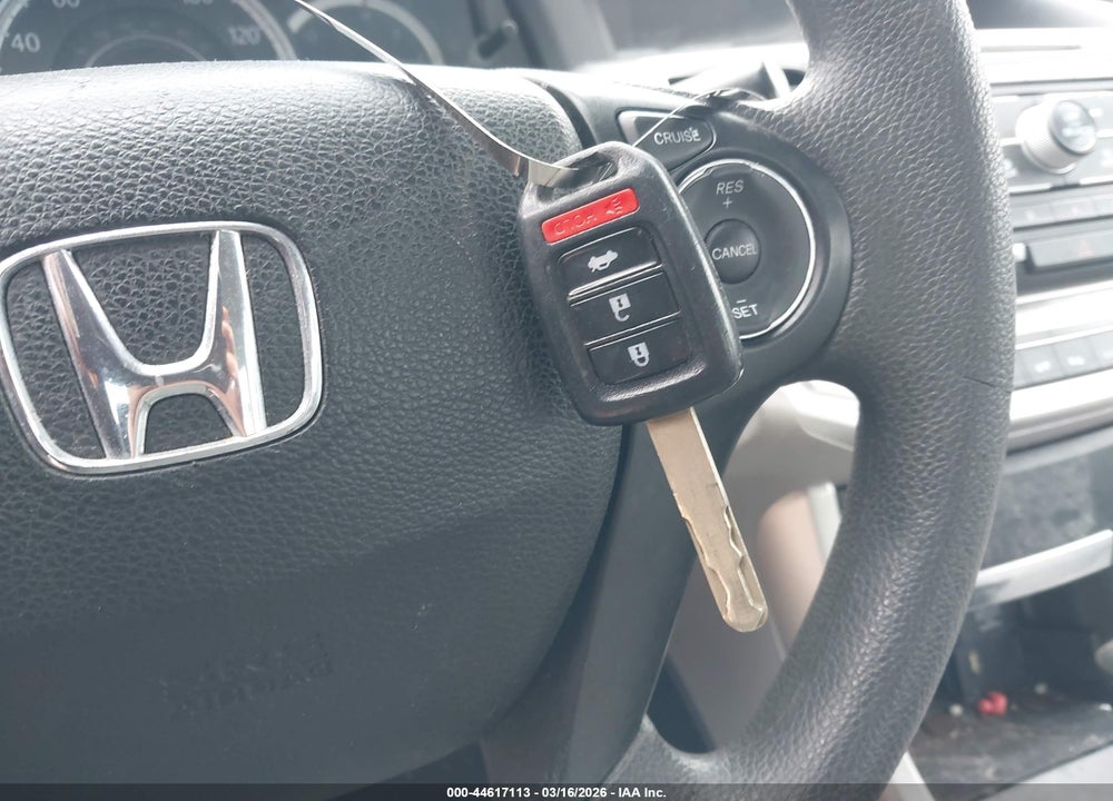 2013 HONDA ACCORD LX VIN: 1HGCR2F39DA268952