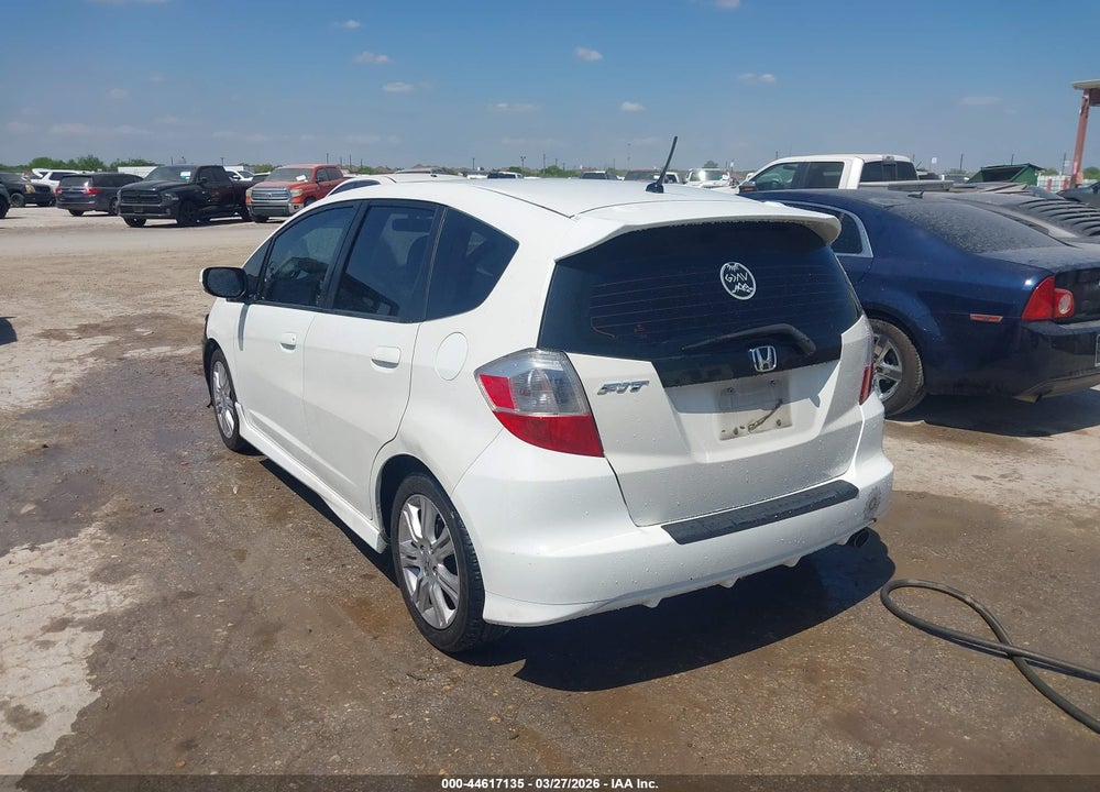 2011 HONDA FIT SPORT VIN: JHMGE8H55BC011462