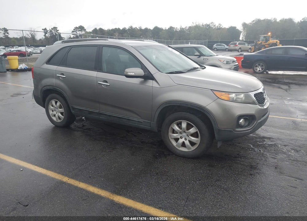 2011 KIA SORENTO LX VIN: 5XYKT3A10BG044652
