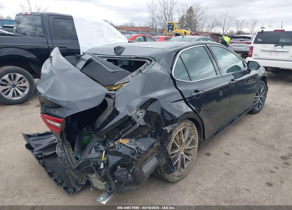 2021 TOYOTA CAMRY XLE VIN: 4T1F11AKXMU527664