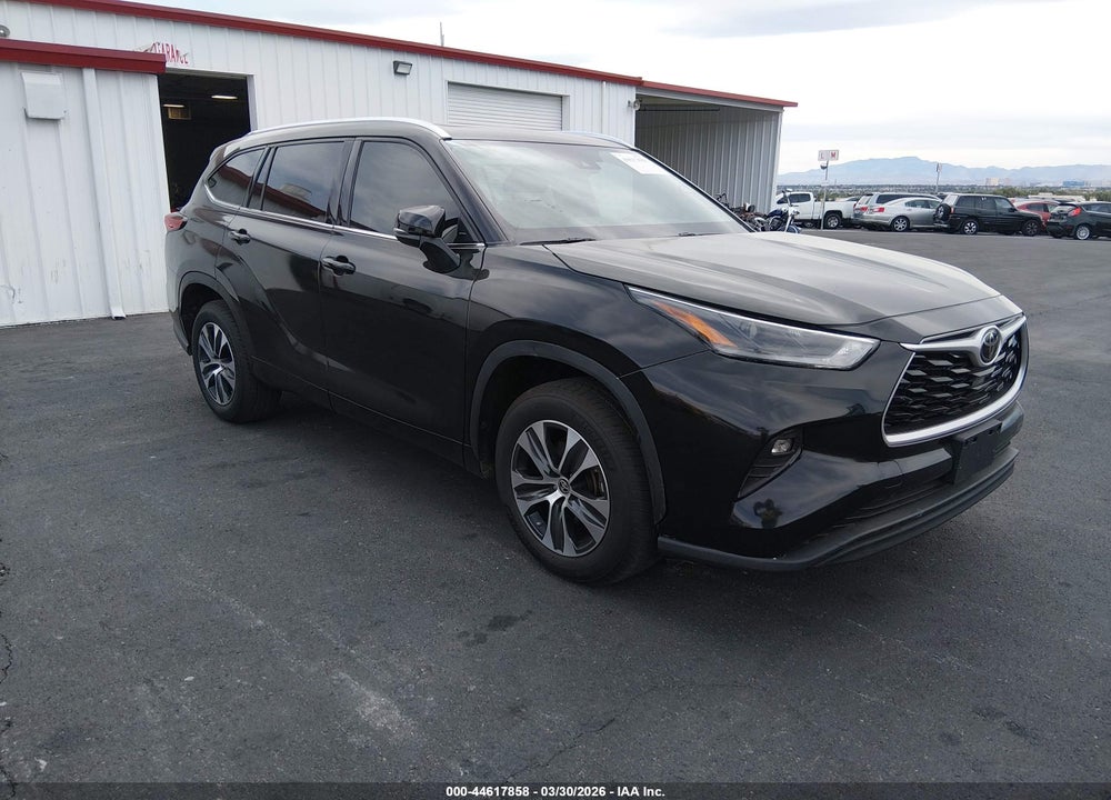 2021 TOYOTA HIGHLANDER XLE VIN: 5TDGZRAH4MS051596