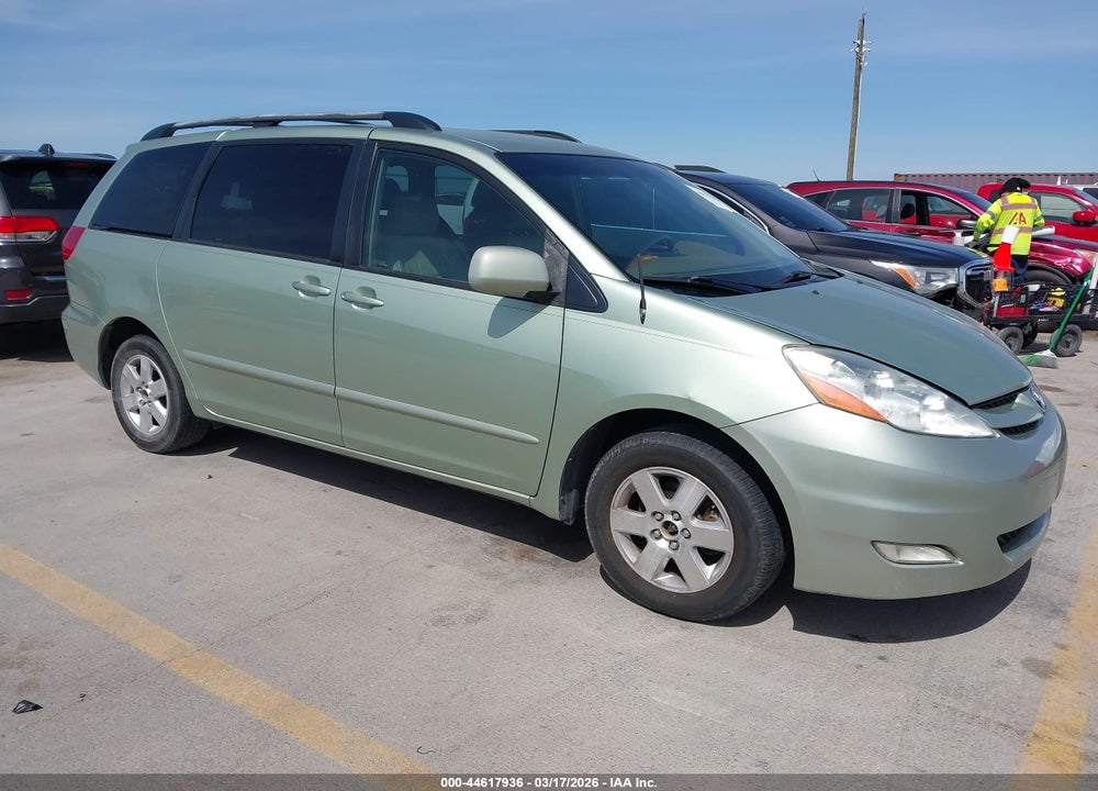 2008 TOYOTA SIENNA XLE VIN: 5TDZK22CX8S142370