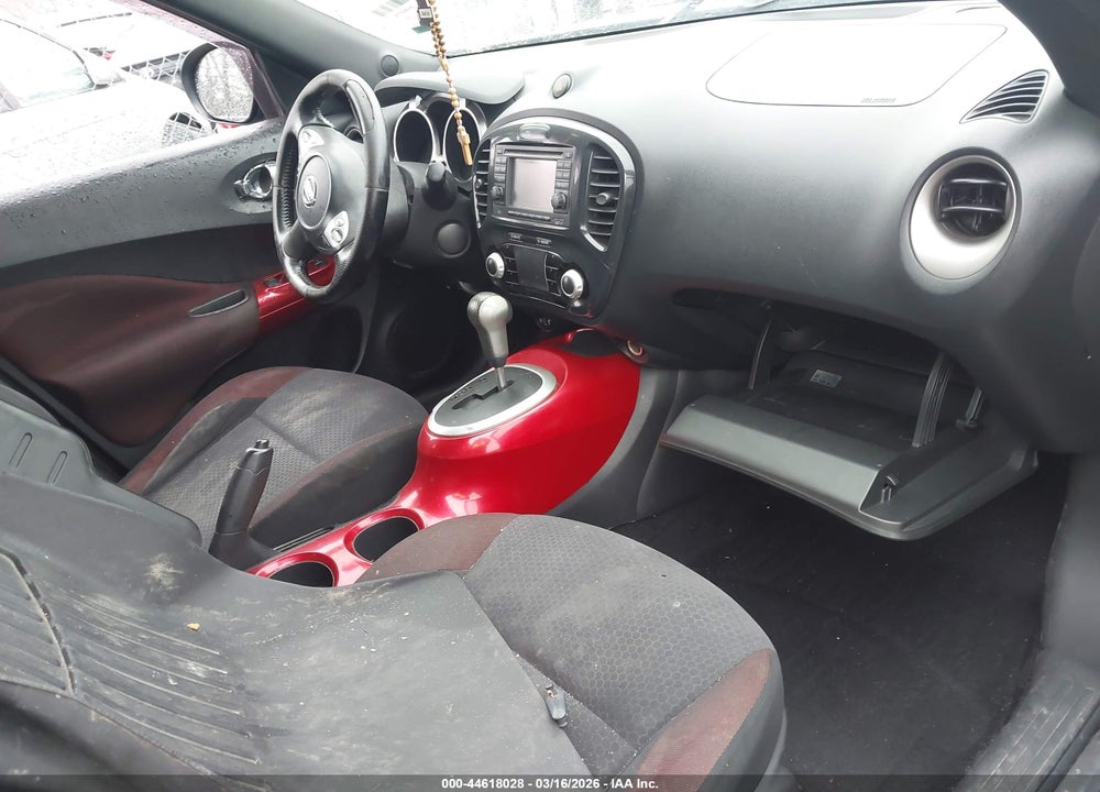 2011 NISSAN JUKE SV VIN: JN8AF5MVXBT005525