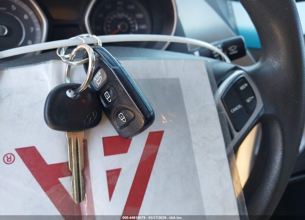 2011 HYUNDAI ELANTRA GLS VIN: 5NPDH4AE5BH027230