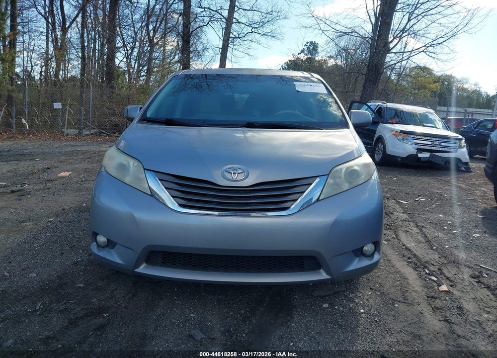 2013 TOYOTA SIENNA XLE V6 8 PASSENGER VIN: 5TDYK3DC5DS370849