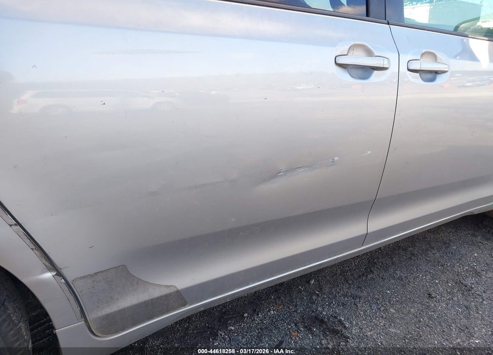 2013 TOYOTA SIENNA XLE V6 8 PASSENGER VIN: 5TDYK3DC5DS370849
