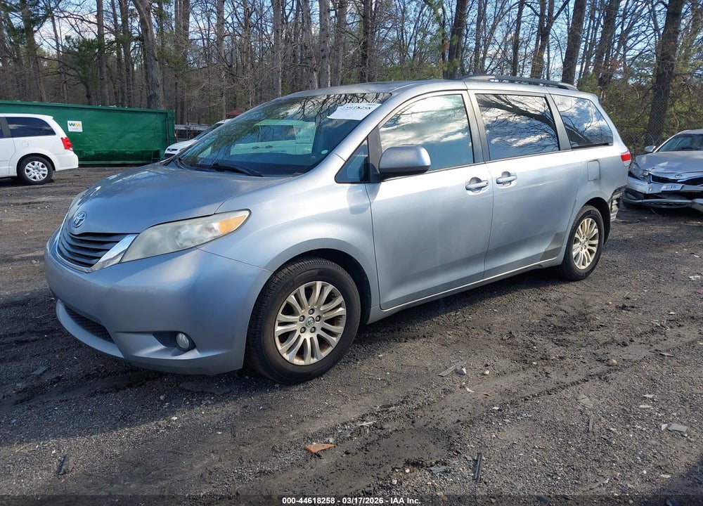 2013 TOYOTA SIENNA XLE V6 8 PASSENGER VIN: 5TDYK3DC5DS370849