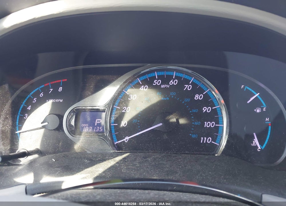 2013 TOYOTA SIENNA XLE V6 8 PASSENGER VIN: 5TDYK3DC5DS370849