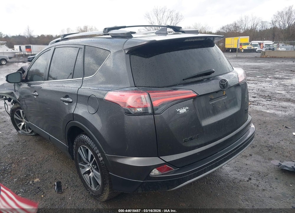 2018 TOYOTA RAV4 XLE VIN: 2T3RFREV8JW793172