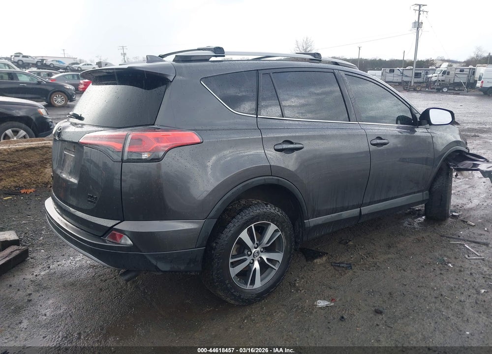 2018 TOYOTA RAV4 XLE VIN: 2T3RFREV8JW793172
