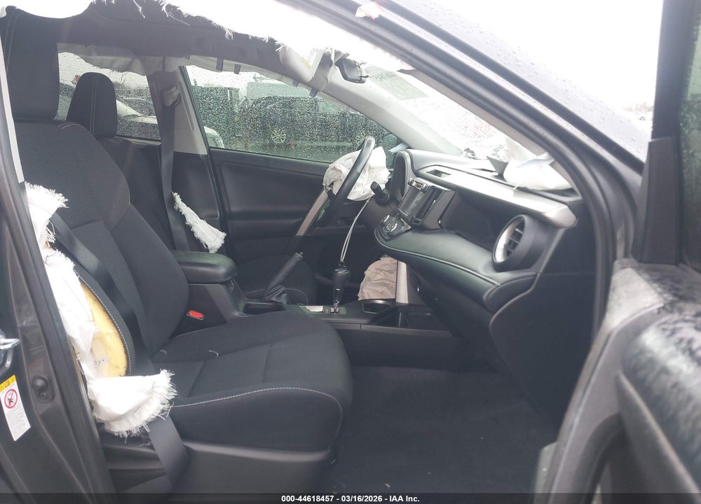 2018 TOYOTA RAV4 XLE VIN: 2T3RFREV8JW793172