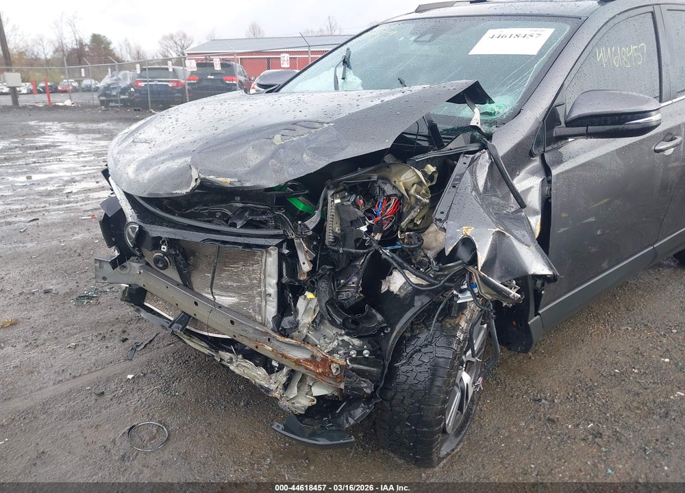 2018 TOYOTA RAV4 XLE VIN: 2T3RFREV8JW793172
